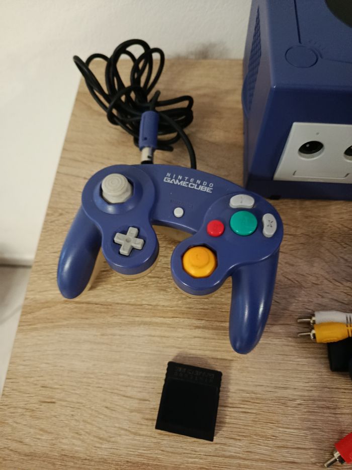 Nintendo GameCube violette manette câble et 1 jeu - photo numéro 2
