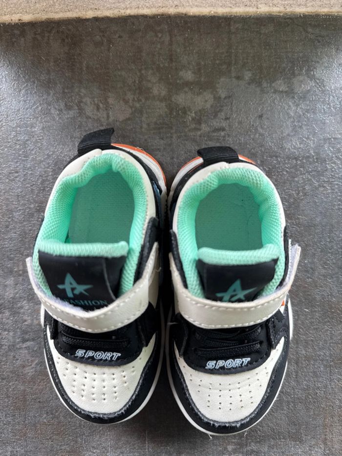 Chaussure enfant taille 22 - photo numéro 4