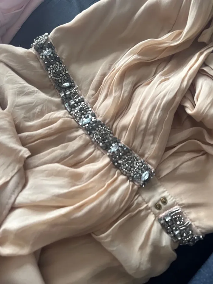 obe de cérémonie beige – Volants & strass – Parfaite pour mariage/soirée - photo numéro 7