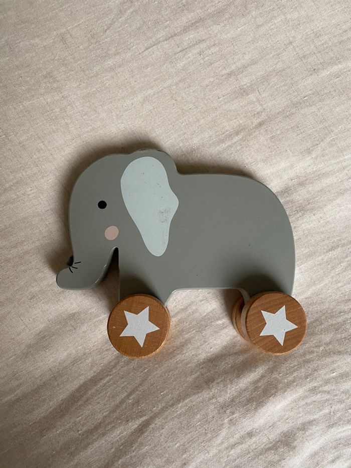 Éléphant en bois à roulette - photo numéro 2