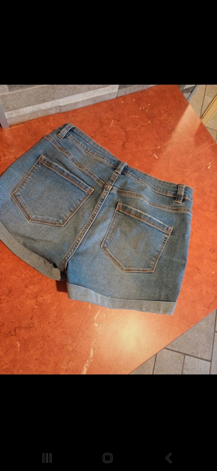 Short femme taille 38 - photo numéro 3