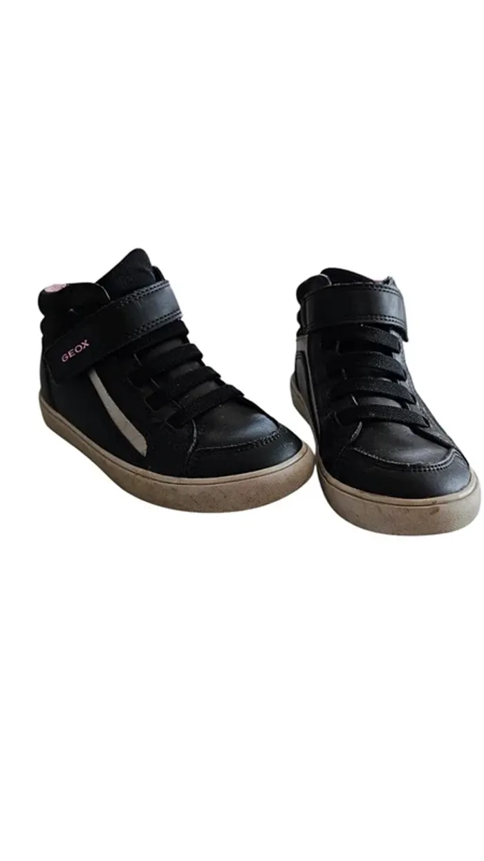 Basket a scratch Geox – 27 – Noir – État : Excellent