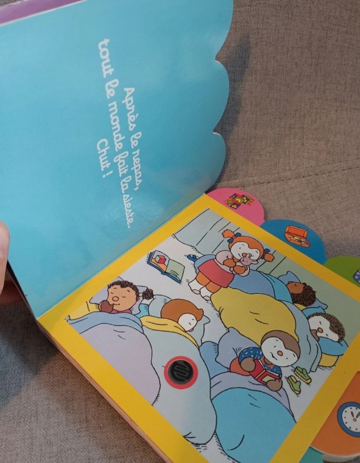 Livre sonore a la crèche avec T'choupi (piles neuves ) - photo numéro 7