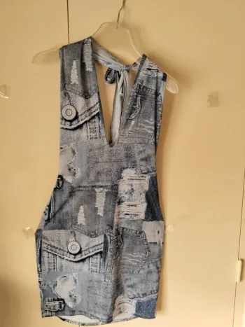 Robe dos nu Courte. Marque Nlyone (A103)