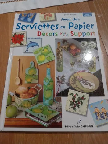 Avec des serviettes en papier Décors pour tout support