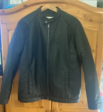 Veste en cuir jamais portée