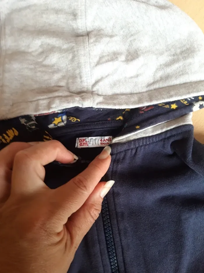 Gilet à capuche 4 ans - photo numéro 3