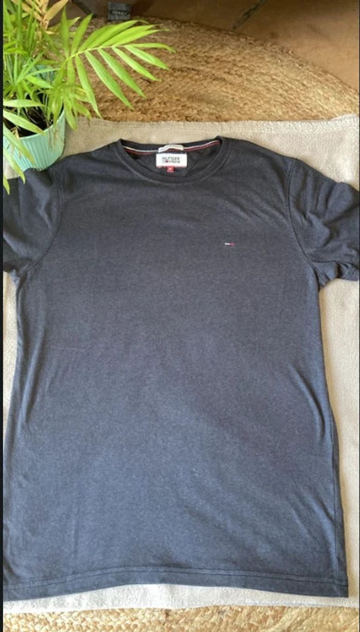 tee shirt tommy M - photo numéro 3