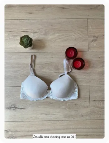 Soutien gorge triumph avec bandes adhésives pour un maintien parfait