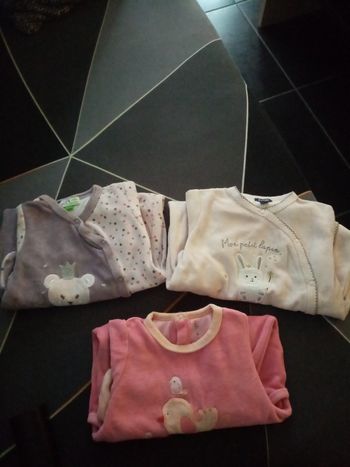 Lot de 3 pyjamas 1x3 mois, 2x6 mois