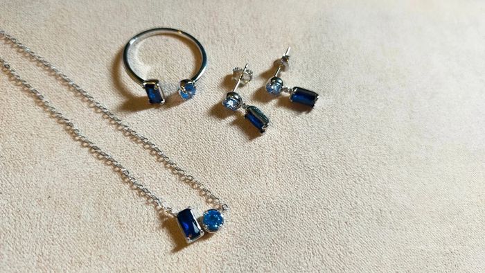 Argent 925 & Zircons saphir (collier + bague + boucles) - photo numéro 2