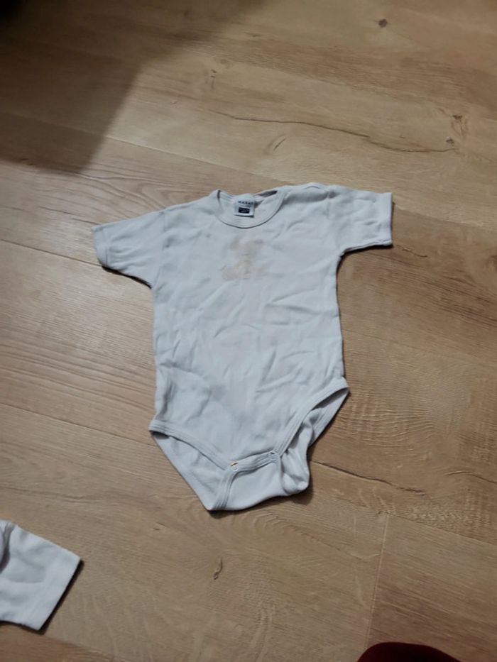 Lot de 7 bodies manched courted taille 0-3 mois - photo numéro 7