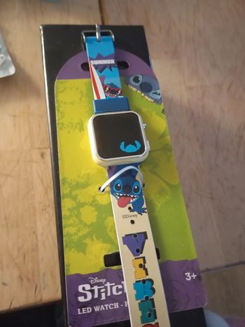 Montre stitch neuve étiquette