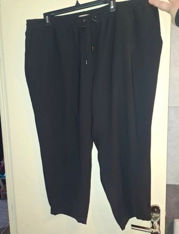 Pantalon taille 54 . 63cm de taille et 40cm de cuisse 