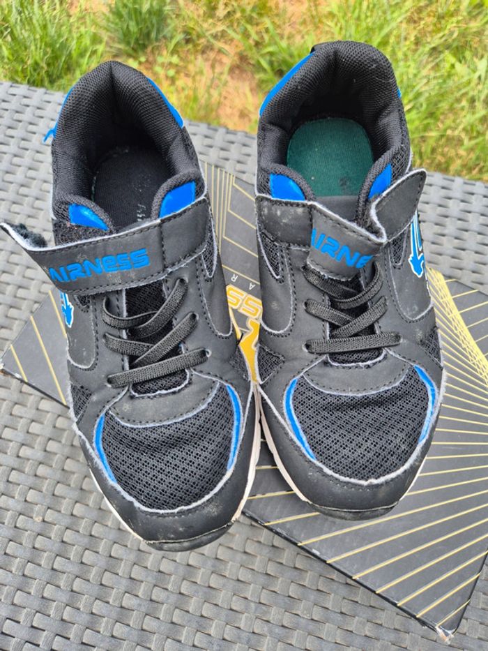 Baskets Ainess pointure 33 noir et bleu - photo numéro 2