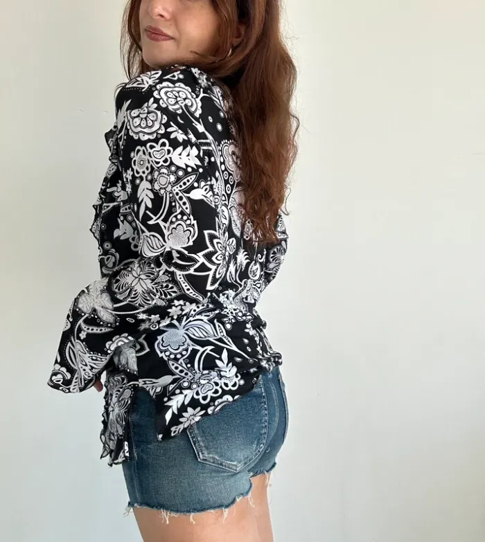 Blouse à volants en mesh transparente à motifs noir et blanc taille 46/48 - photo numéro 3