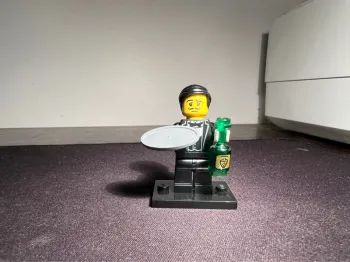 Lego figurine minifigure le serveur série 9