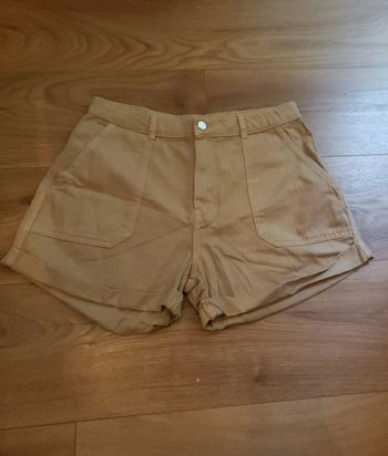 Short beige taille 38 jennyfer