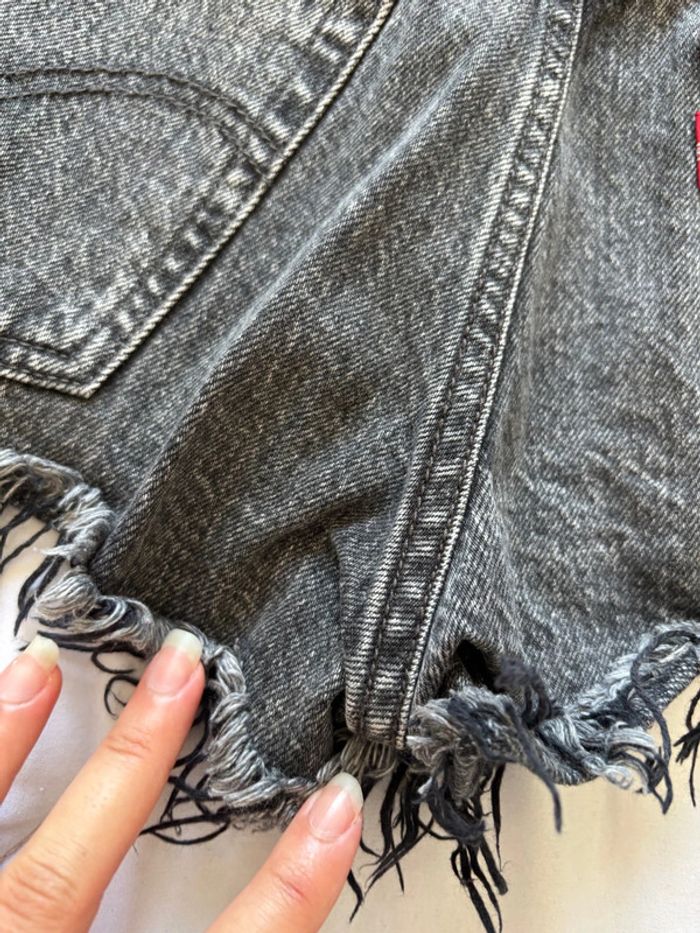 Levi’s 501 vintage court mini destroy W27 / 36‑38 S/M – mi taille gris foncé style cut off - photo numéro 11