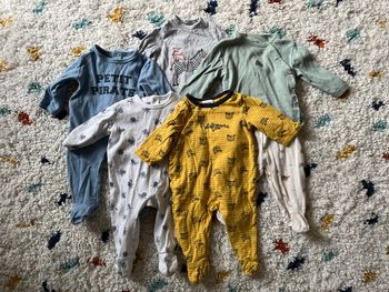 Lot de 5 pyjamas légers en taille 6 mois