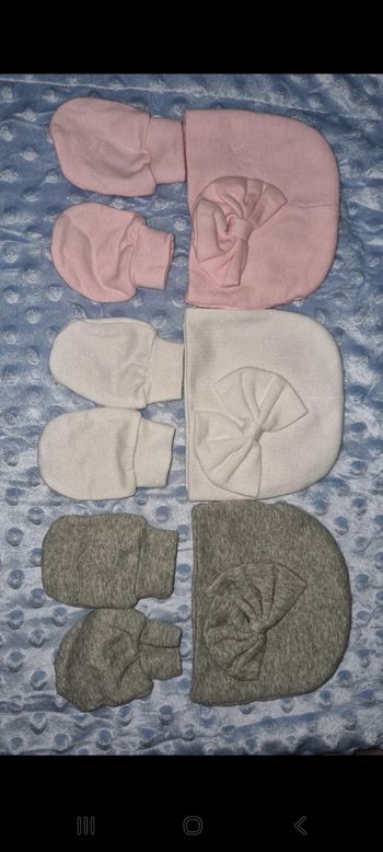 Lot bonnet gants naissance 0/3 mois fille neuf sans étiquettes