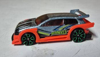 Vehicule Wheels Flight ’03 voiture miniature argent et orange