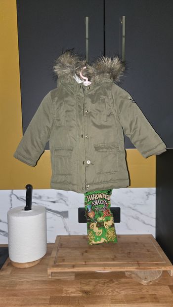Blouson  ikks    6 - 12  mois  .