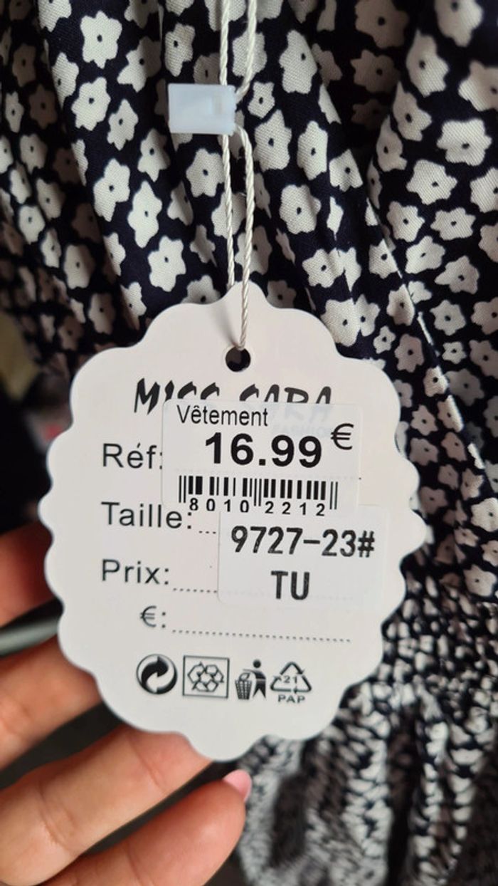 Robe fleuri noir et blanc - photo numéro 5
