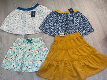Lot jupes okaidi taille 3 ans Neuves