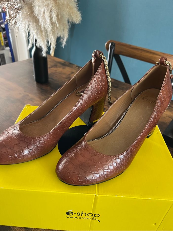 Escarpins chaussures fermées à talon avec bride pointure 40 - photo numéro 2