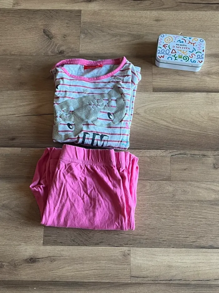 Je vend un pyjama fille taille 4 ans très bon état - photo numéro 5