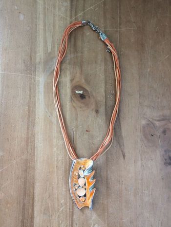 Collier géométrique orange femme