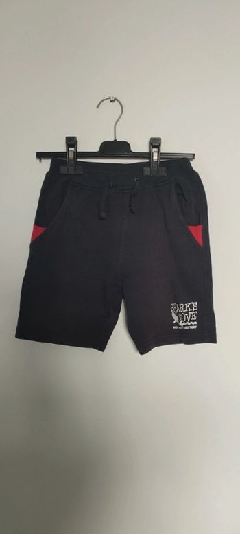 Short noir et rouge garçon taille 8 ans