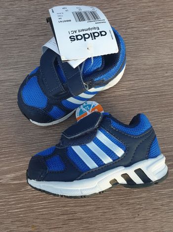 Baskets bébé Adidas pointure 19 bleu neuves