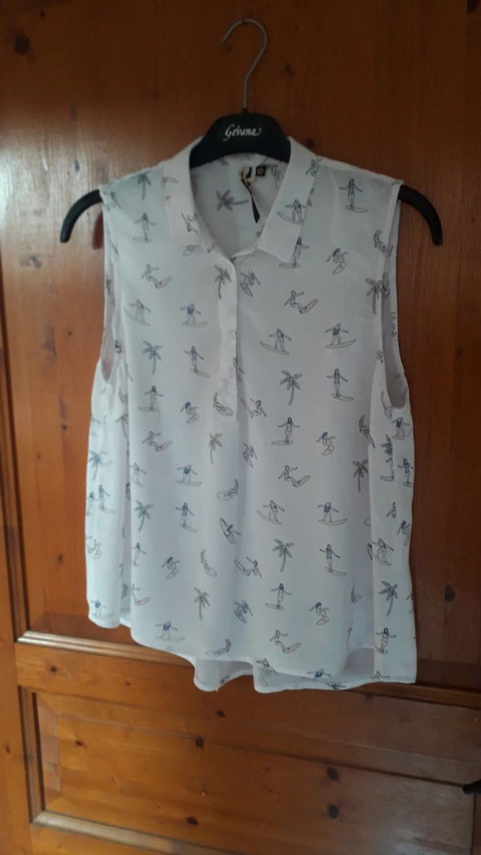 Chemise sans manche.Taille M. Bizzbee.