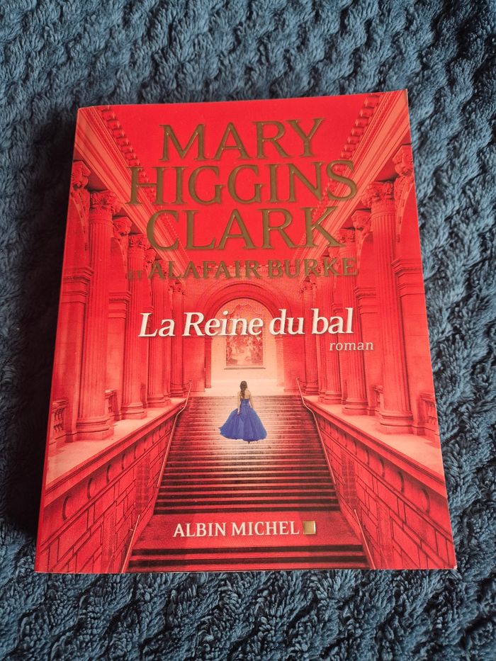 Livre titre La reine du bal