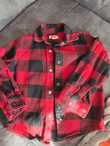 Chemise à carreaux rouge et noir hiver