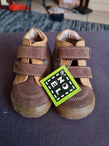 Bottines  tout cuir neuves Taille 19