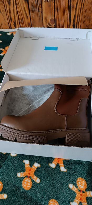 Bottines neuves p.39