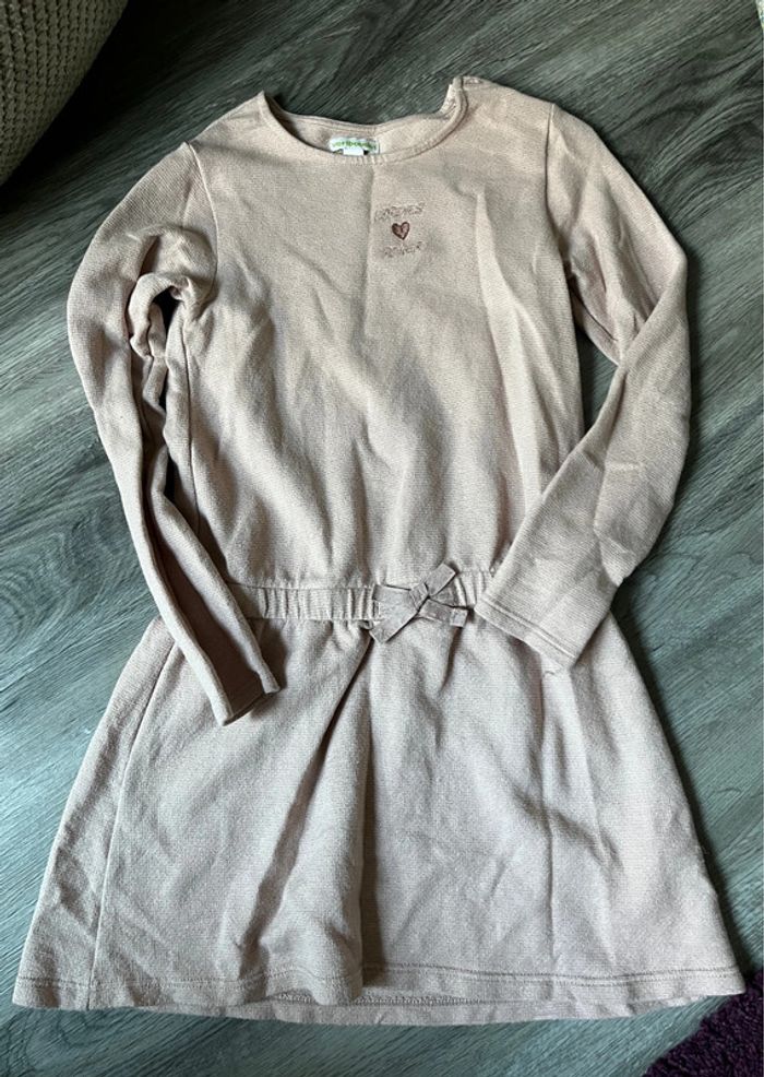 Robe rose pâle irisée