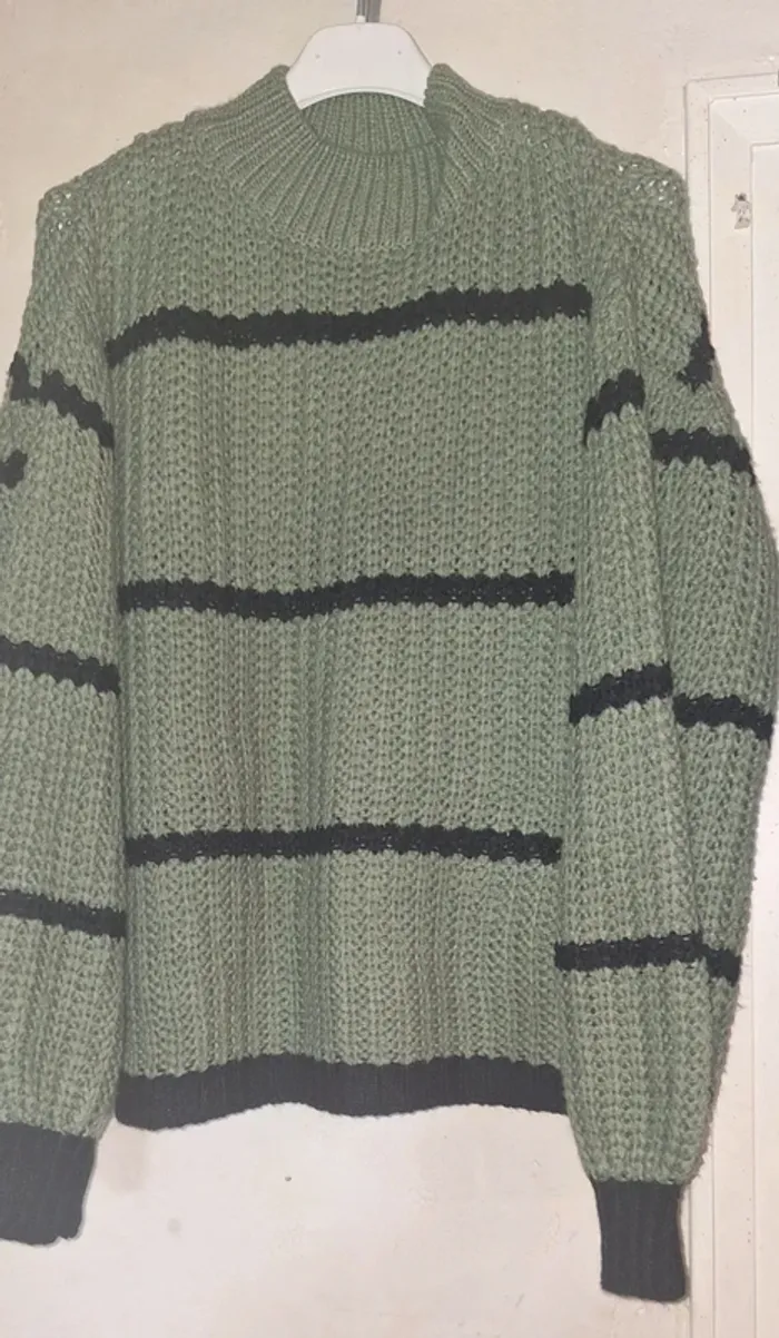 Pull taille S en très bon état "shein"