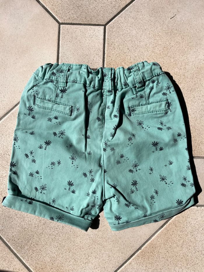 Lot de vêtements d’été - 2 tee-shirts et 1 short Kiabi - photo numéro 3