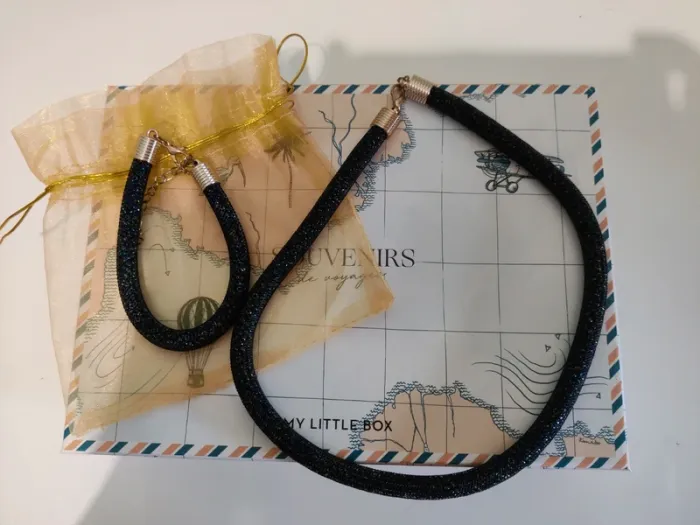 Ensemble collier et bracelet à perle