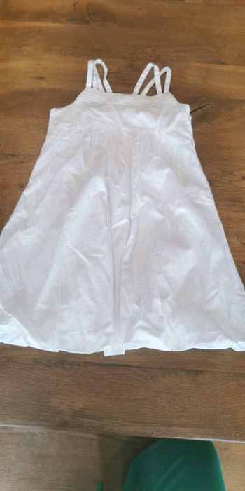 Petite robe blanche fillette