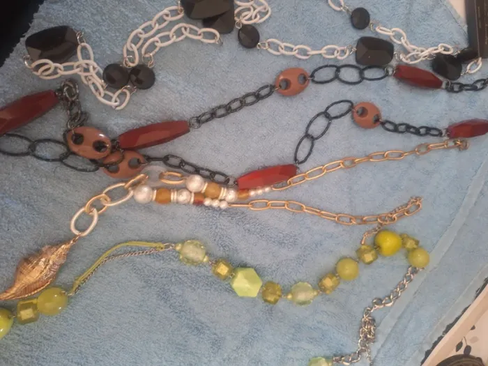 Collier différents couleur - photo numéro 3