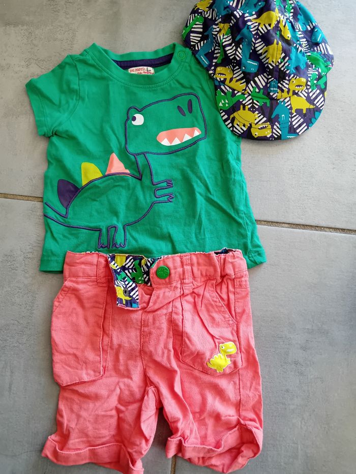 Ensemble short, tee shirt.