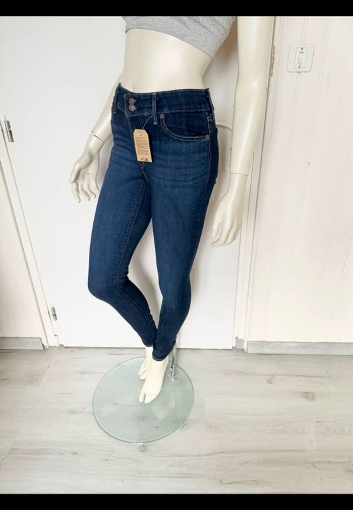 Jean Levi’s 711 Skinny – Taille 26/32 – Bleu brut – Neuf avec étiquette - photo numéro 6