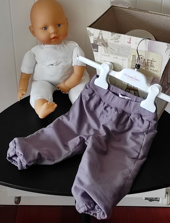 👶 Pantalon bébé fille 9 mois – Gris violet – Très bon état