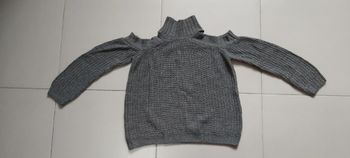 Pull col roulé épaules dénudés