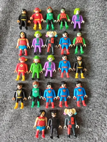 23 figurines Playmobil DC Comics Kinder